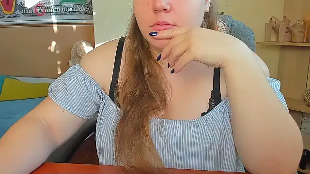 Snapshot of Liza-Mendez chatting on 11.14.25 Liza-Mendez online show from 11.14.25