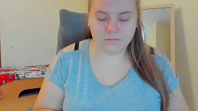 Snapshot of Liza-Mendez chatting on 11.16.25 Liza-Mendez online show from 11.16.25