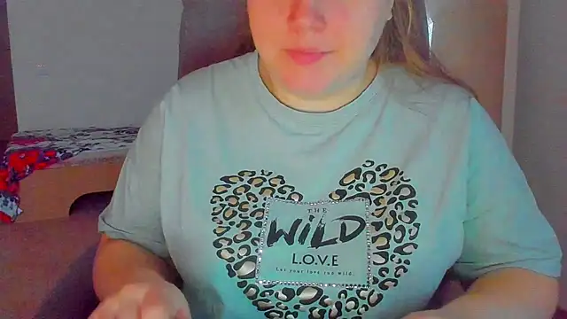 Snapshot of Liza-Mendez chatting on 11.19.25 Liza-Mendez online show from 11.19.25