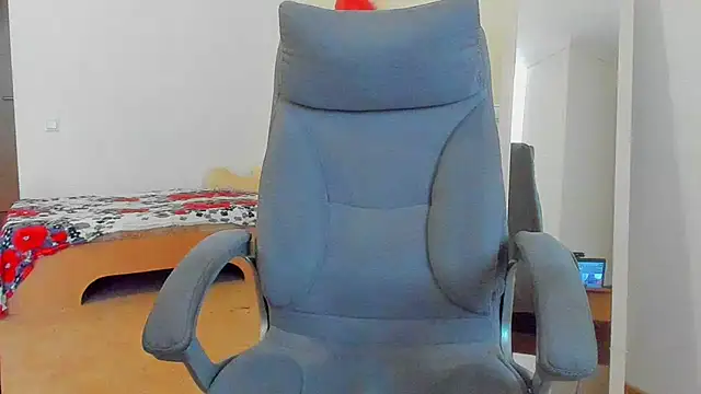 Snapshot of Liza-Mendez chatting on 11.23.25 Liza-Mendez online show from 11.23.25