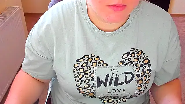 Snapshot of Liza-Mendez chatting on 11.25.25 Liza-Mendez online show from 11.25.25