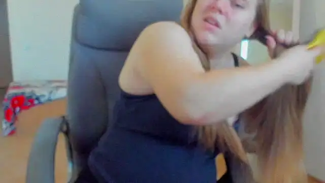 Snapshot of Liza-Mendez chatting on 11.26.25 Liza-Mendez online show from 11.26.25