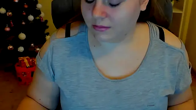 Snapshot of Liza-Mendez chatting on 11.28.25 Liza-Mendez online show from 11.28.25