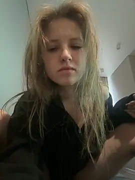 Snapshot of Niksa99x chatting on 10.21.25 Niksa99x online show from 10.21.25