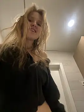 Snapshot of Niksa99x chatting on 10.22.25 Niksa99x online show from 10.22.25