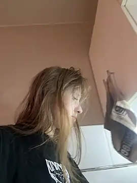 Snapshot of Niksa99x chatting on 10.24.25 Niksa99x online show from 10.24.25