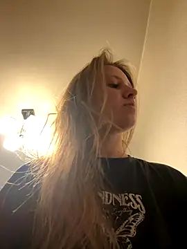 Snapshot of Niksa99x chatting on 10.31.25 Niksa99x online show from 10.31.25