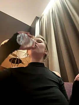 Snapshot of Niksa99x chatting on 11.06.25 Niksa99x online show from 11.06.25