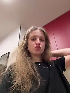 Snapshot of Niksa99x chatting on 02.21.26 Niksa99x online show from 02.21.26