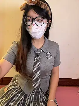 Snapshot of AZ37866 chatting on 10.10.25 AZ37866 online show from 10.10.25