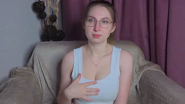 Snapshot of DaliaRadtke chatting on 11.19.25 DaliaRadtke online show from 11.19.25