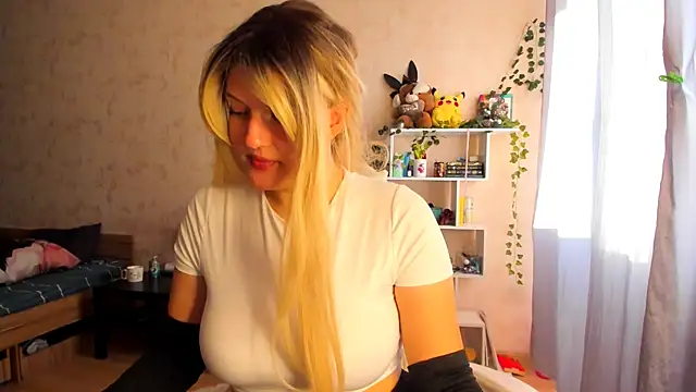 Snapshot of Alice_Casey_new chatting on 10.29.25 Alice Casey new online show from 10.29.25