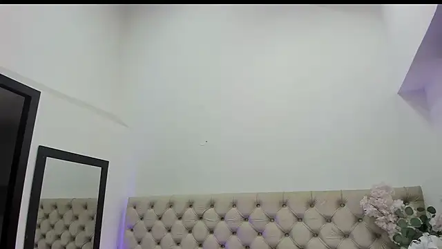 AnyaSosa  online show from 10.16.25