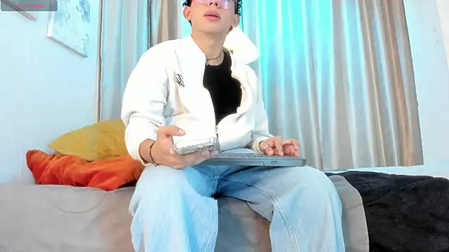 Snapshot of liam_twiink chatting on 04.23.26 liam twiink online show from 04.23.26