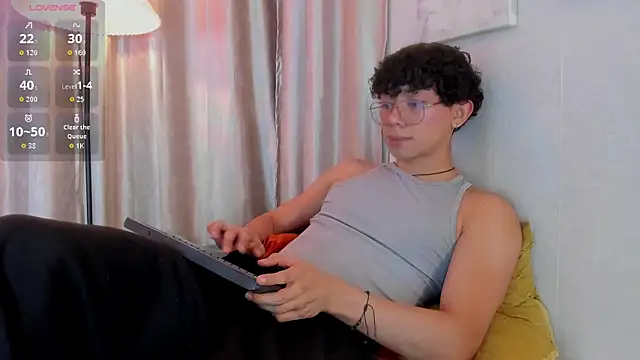 Snapshot of liam_twiink chatting on 05.06.26 liam twiink online show from 05.06.26