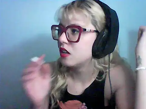 Snapshot of BlondieTami chatting on 10.23.25 BlondieTami online show from 10.23.25