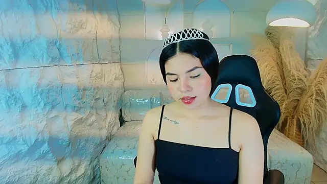 Snapshot of ambarina_r chatting on 11.26.25 ambarina r online show from 11.26.25