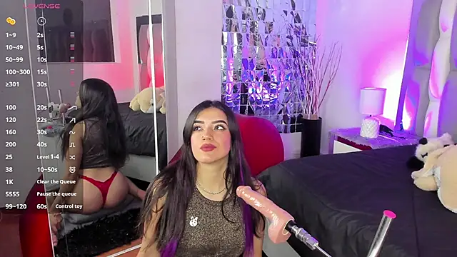 IsaDiiaz online show from 10.18.25