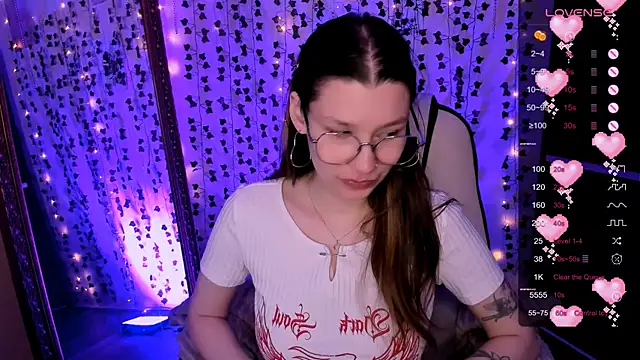 LinaBlossom  online show from 04.04.26