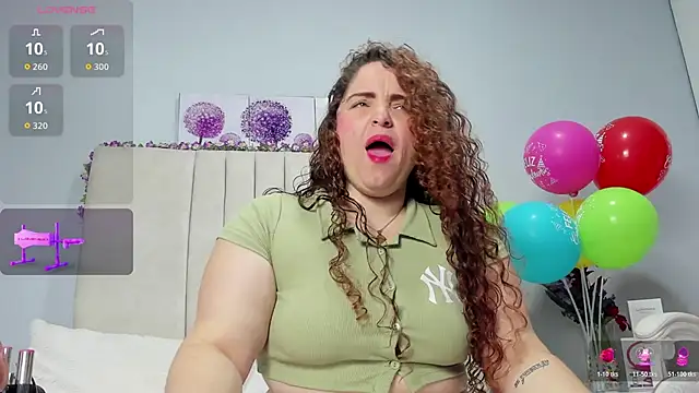 Snapshot of AmandaaWats chatting on 11.22.25 AmandaaWats online show from 11.22.25