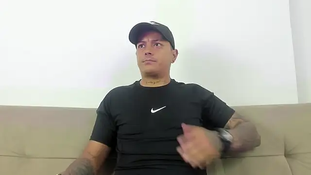 Snapshot of MaximoHall86 chatting on 11.10.25 MaximoHall86 online show from 11.10.25