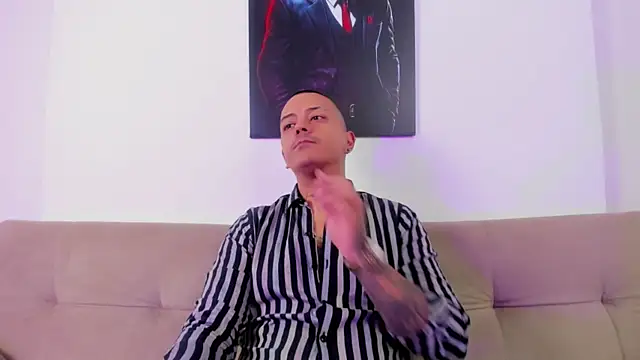 Snapshot of MaximoHall86 chatting on 11.24.25 MaximoHall86 online show from 11.24.25