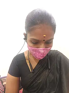 Snapshot of Tamil_Yalini12 chatting on 10.31.25 Tamil Yalini12 online show from 10.31.25