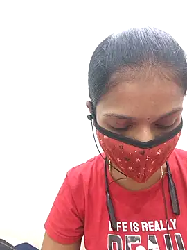 Snapshot of Tamil_Yalini12 chatting on 11.28.25 Tamil Yalini12 online show from 11.28.25