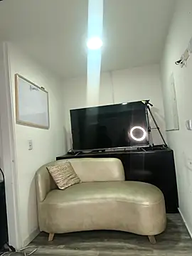 Alisson Stonee online show from 04.21.26