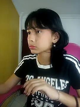 Snapshot of xoxo_milk chatting on 11.04.25 xoxo milk online show from 11.04.25