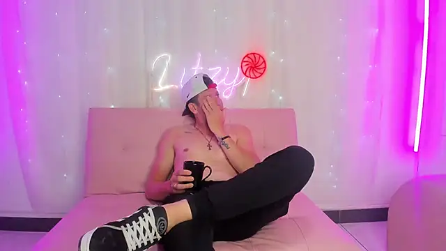 Snapshot of Pink1_ chatting on 10.08.25 Pink1 online show from 10.08.25