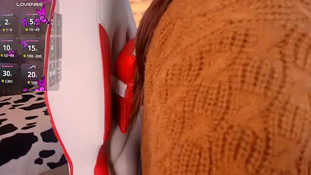 Snapshot of TahiyaMuley_ chatting on 11.25.25 TahiyaMuley online show from 11.25.25