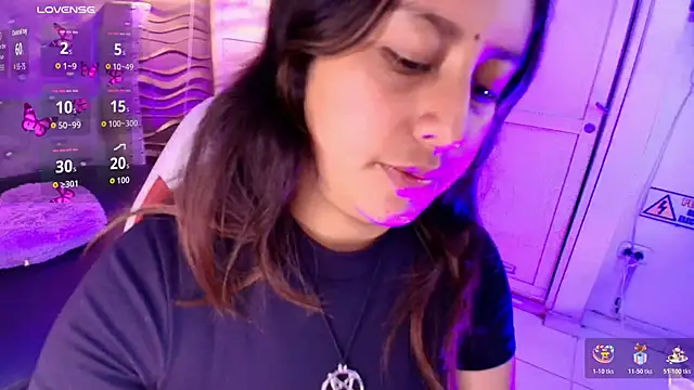 Snapshot of TahiyaMuley_ chatting on 12.04.25 TahiyaMuley online show from 12.04.25