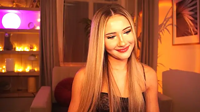 Snapshot of miumiiuu chatting on 11.19.25 miumiiuu online show from 11.19.25