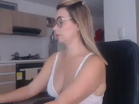 LovePaula online show from 02.02.25