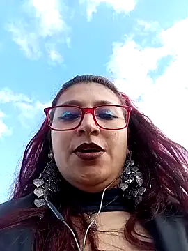 VictoriaSpenser online show from 11.26.25