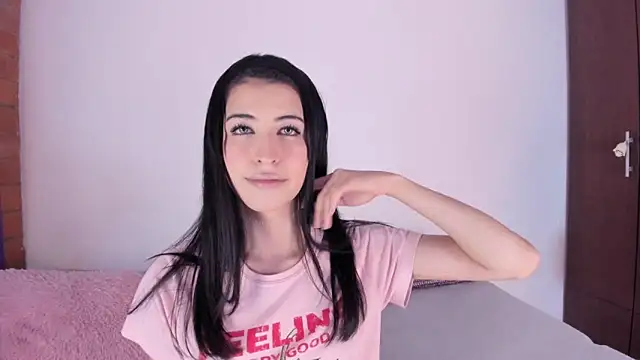 Snapshot of ScarlettRosetti chatting on 11.30.25 ScarlettRosetti online show from 11.30.25