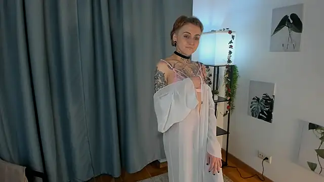 Snapshot of RiverLyric chatting on 09.25.25 RiverLyric online show from 09.25.25