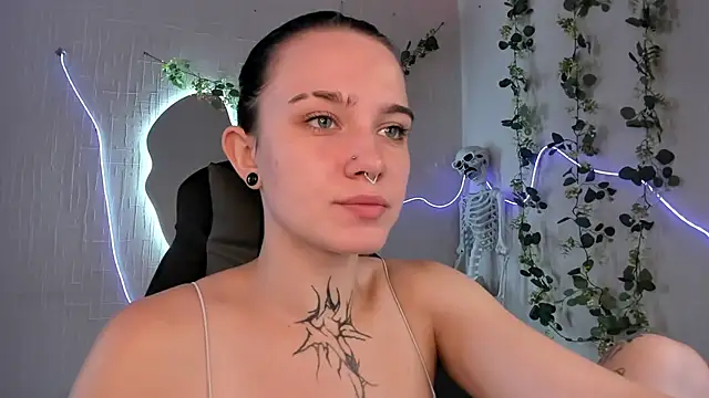 Snapshot of Elastikisss chatting on 07.25.26 Elastikisss online show from 07.25.26