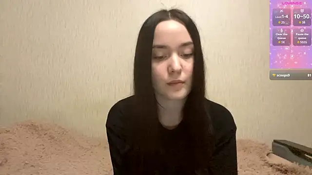 Snapshot of VividSienna chatting on 11.14.25 VividSienna online show from 11.14.25