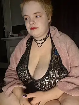 Snapshot of Katy2323 chatting on 11.08.25 Katy2323 online show from 11.08.25