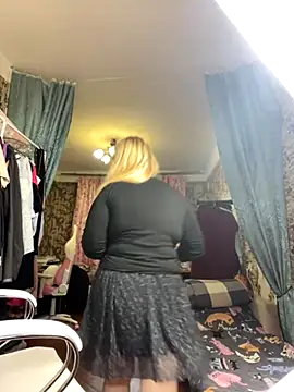 Snapshot of Sweet-blonde chatting on 09.23.25 Sweet-blonde online show from 09.23.25