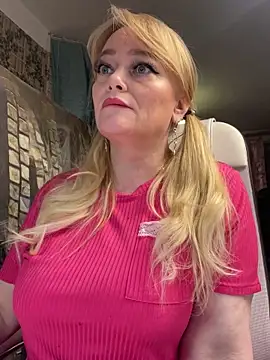 Snapshot of Sweet-blonde chatting on 11.14.25 Sweet-blonde online show from 11.14.25