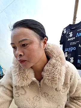 xuxulovezz online show from 12.19.25