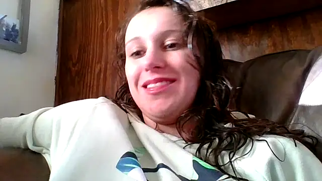 Snapshot of brunettebabexo3 chatting on 12.16.25 brunettebabexo3 online show from 12.16.25