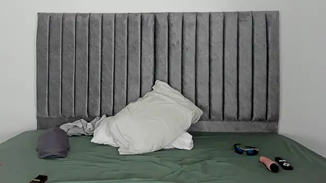 aroncooper1 online show from 10.03.25