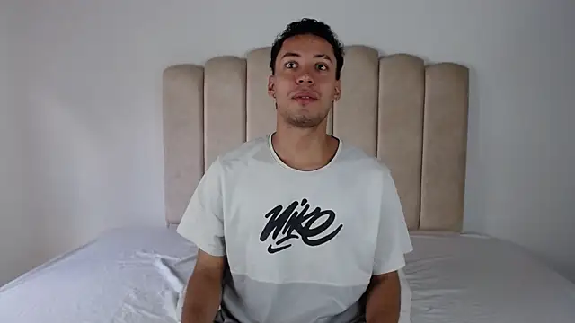 aroncooper1 online show from 11.11.25