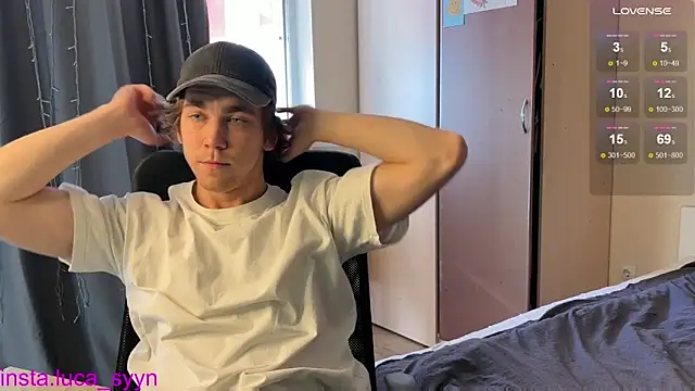 Snapshot of luca_syn chatting on 09.28.25 luca syn online show from 09.28.25