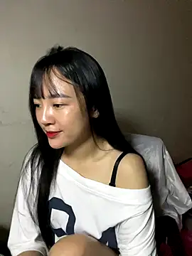 Snapshot of Be_xinh chatting on 11.14.25 Be xinh online show from 11.14.25