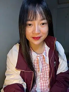 Snapshot of Be_xinh chatting on 11.18.25 Be xinh online show from 11.18.25